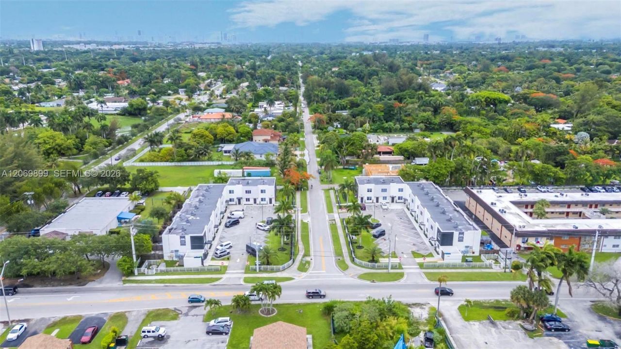 171 NW 158th St , Unit 8, Miami, FL 33169 Photo