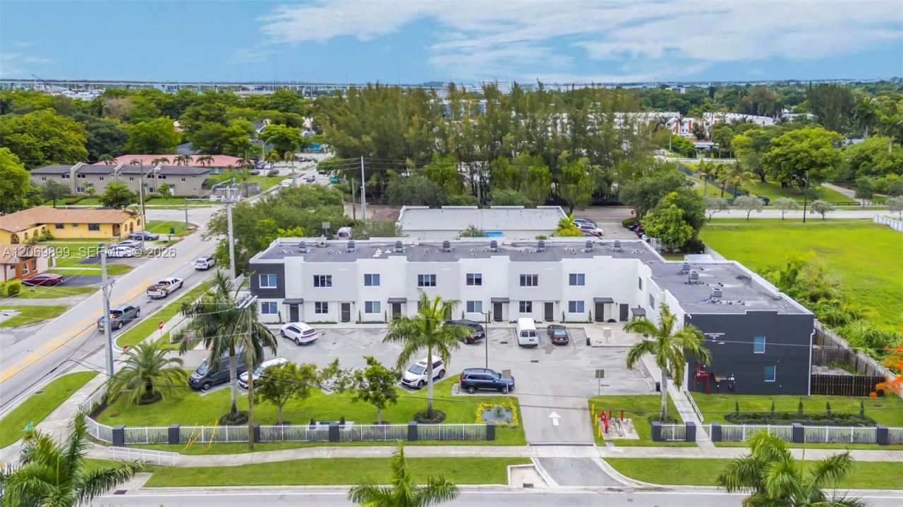 171 NW 158th St , Unit 8, Miami, FL 33169 Photo