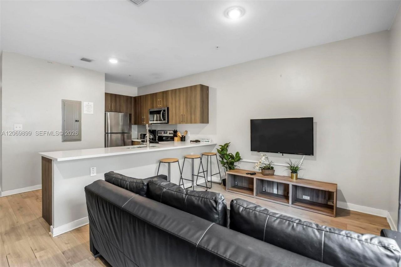 171 NW 158th St , Unit 8, Miami, FL 33169 Photo