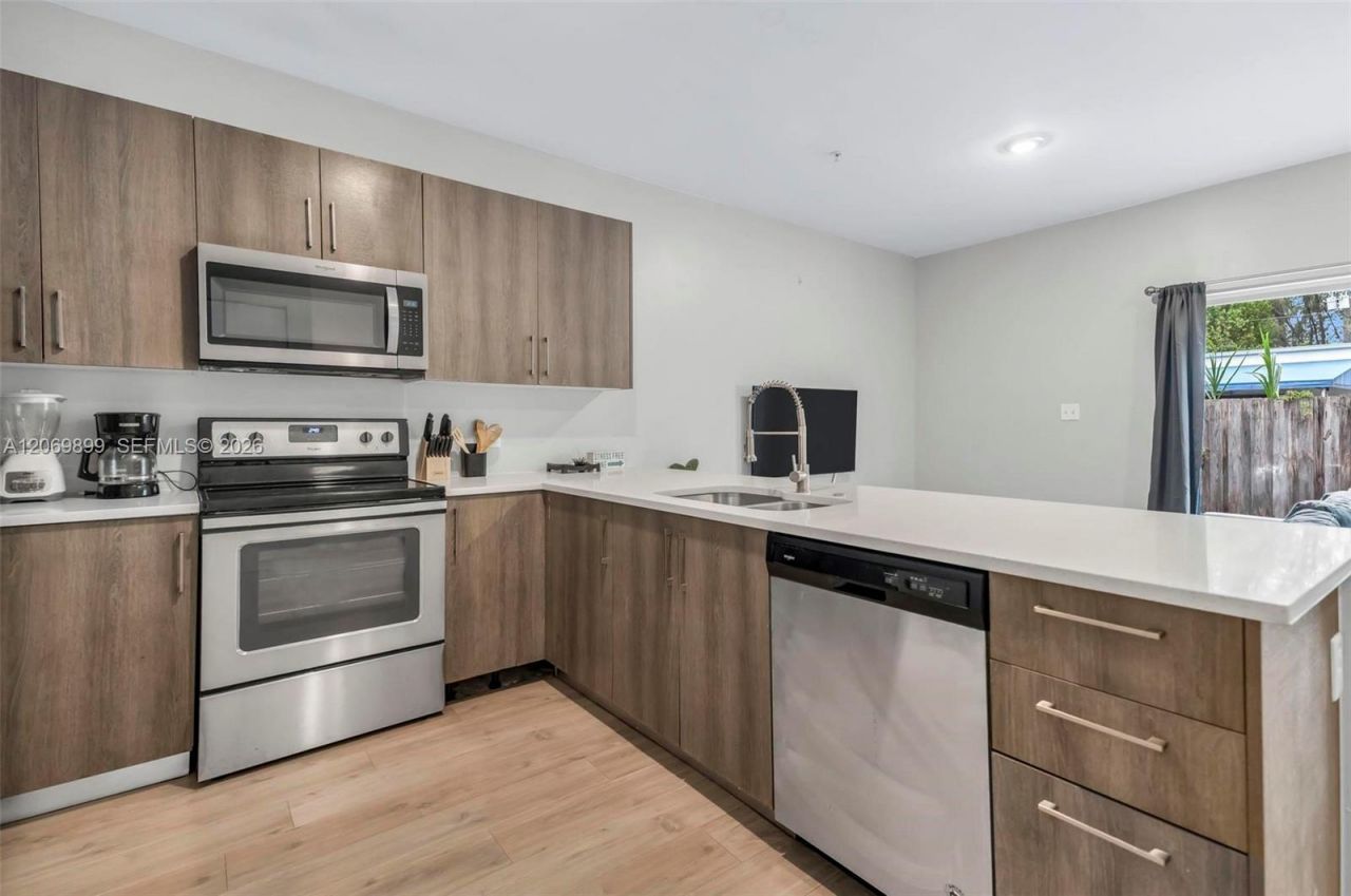 171 NW 158th St , Unit 8, Miami, FL 33169 Photo