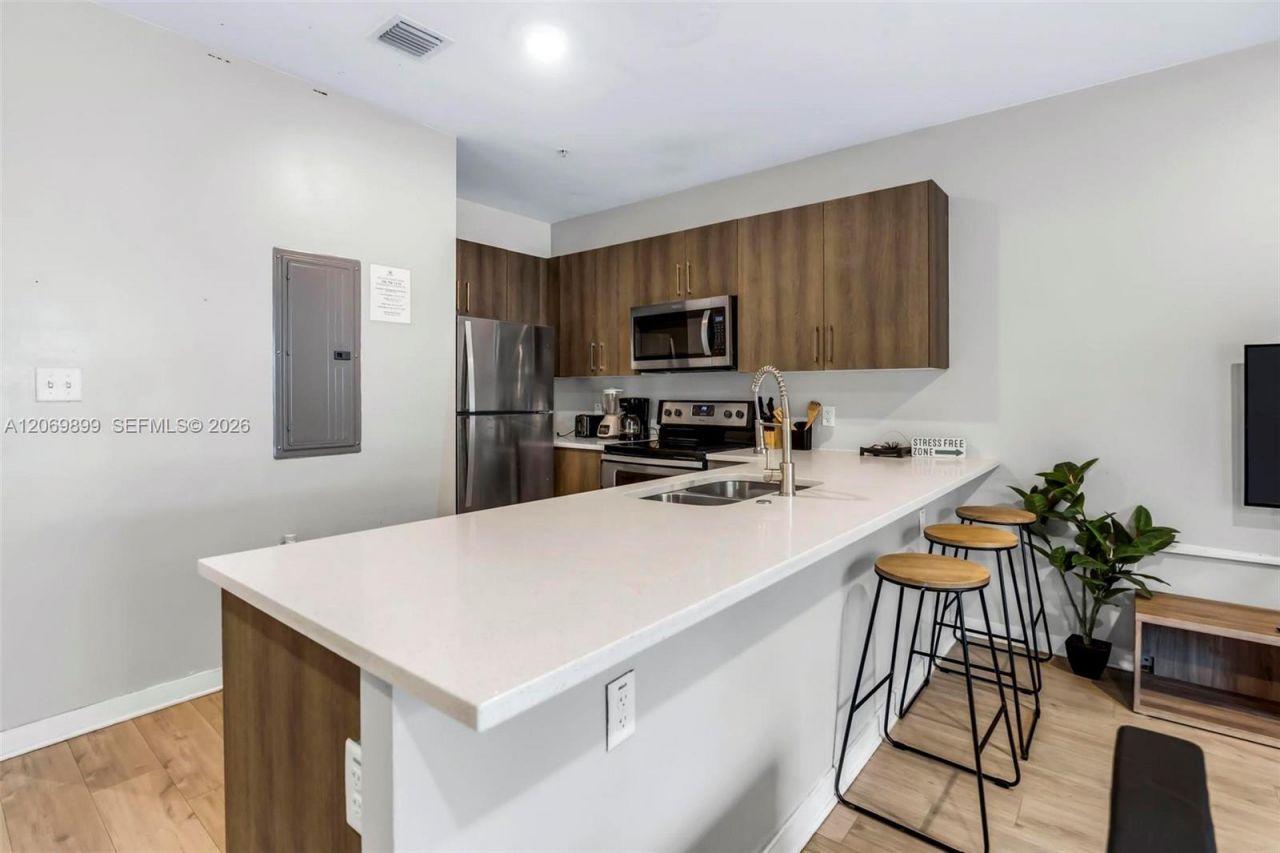 171 NW 158th St , Unit 8, Miami, FL 33169 Photo