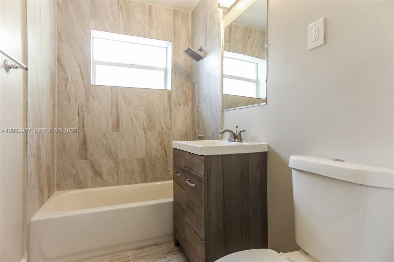 1101 NW 18th St, Fort Lauderdale, FL 33311 Photo