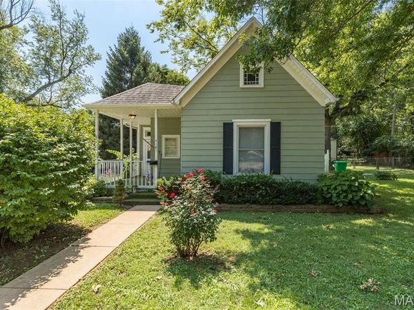 418 W College Street , Farmington, MO 63640