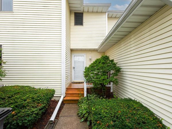3169 Willowwood Court , Bettendorf, IA 52722