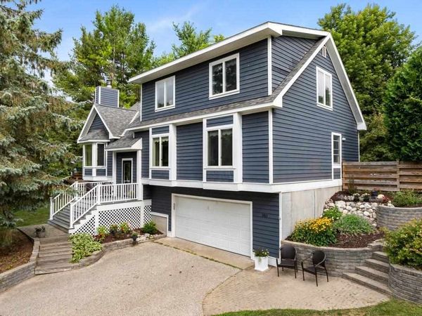 1411 Woodview Court, Petoskey, MI 49770