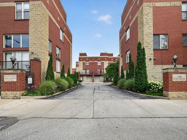 145 S Saint Clair Street, Toledo, OH 43604