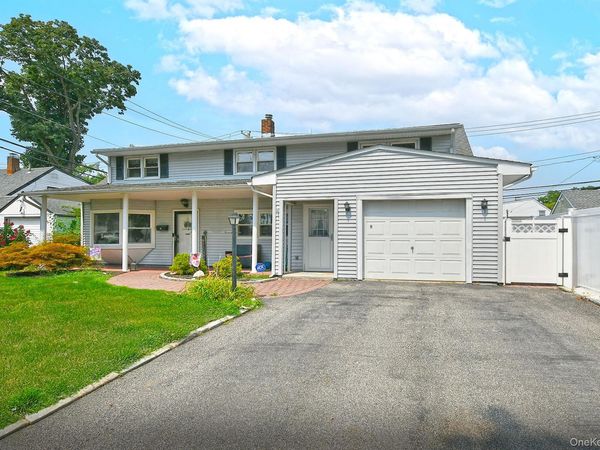 53 Periwinkle Road , Levittown, NY 11756