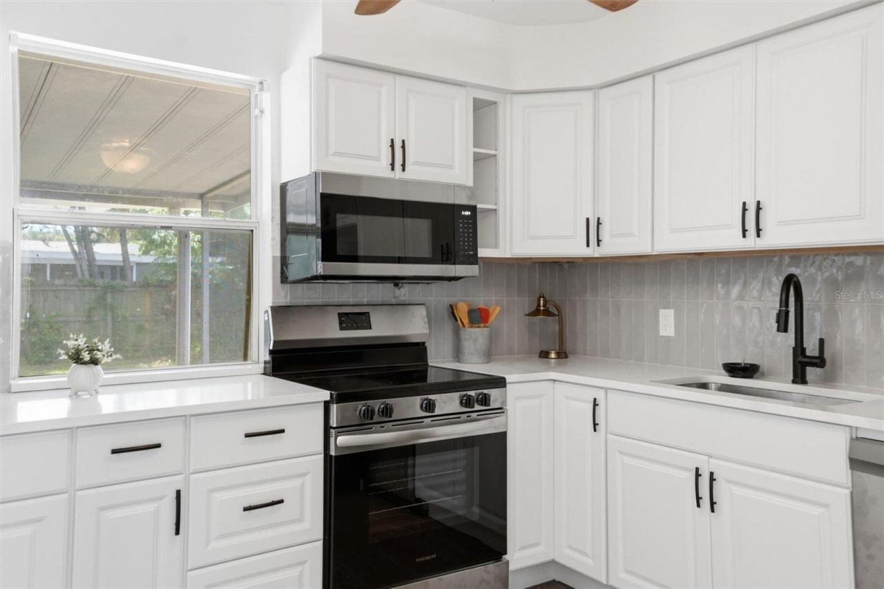7242 Lynnwood Avenue N, Saint Petersburg, FL 33710 Photo