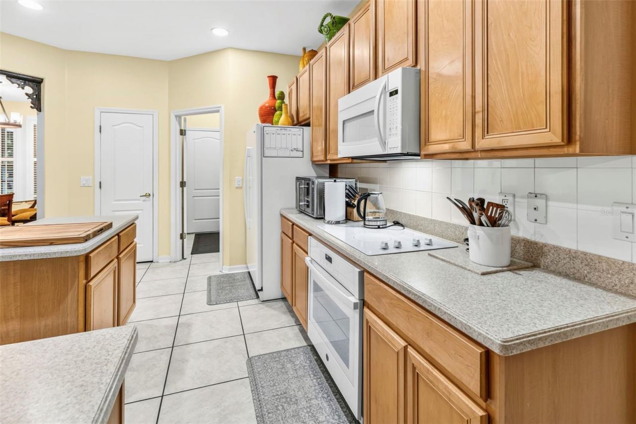 28 Camelot Ridge Drive, Brandon, FL 33511 Photo