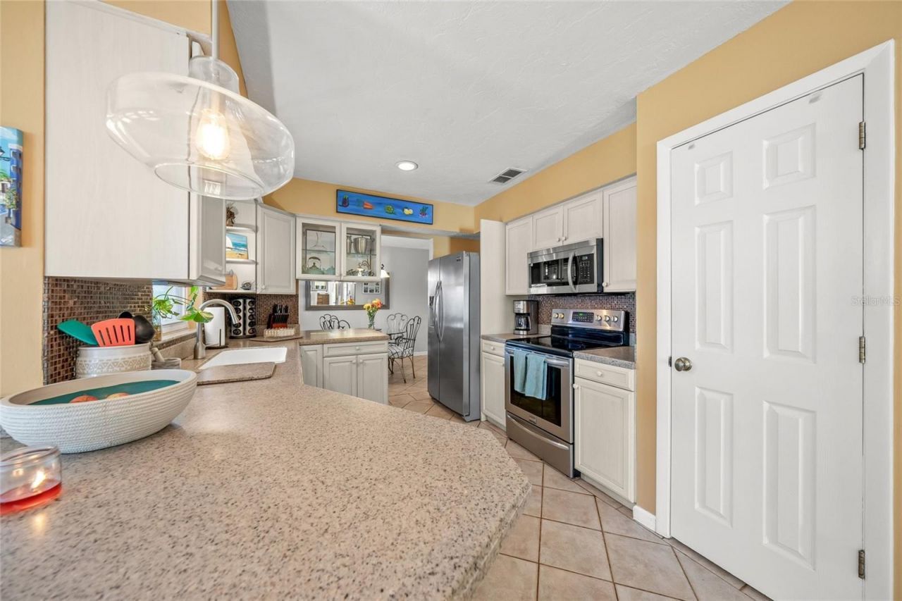 911 Southern Pine Lane, Sarasota, FL 34243 Photo