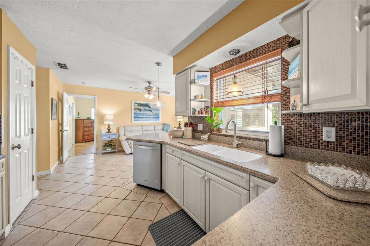 911 Southern Pine Lane, Sarasota, FL 34243 Photo