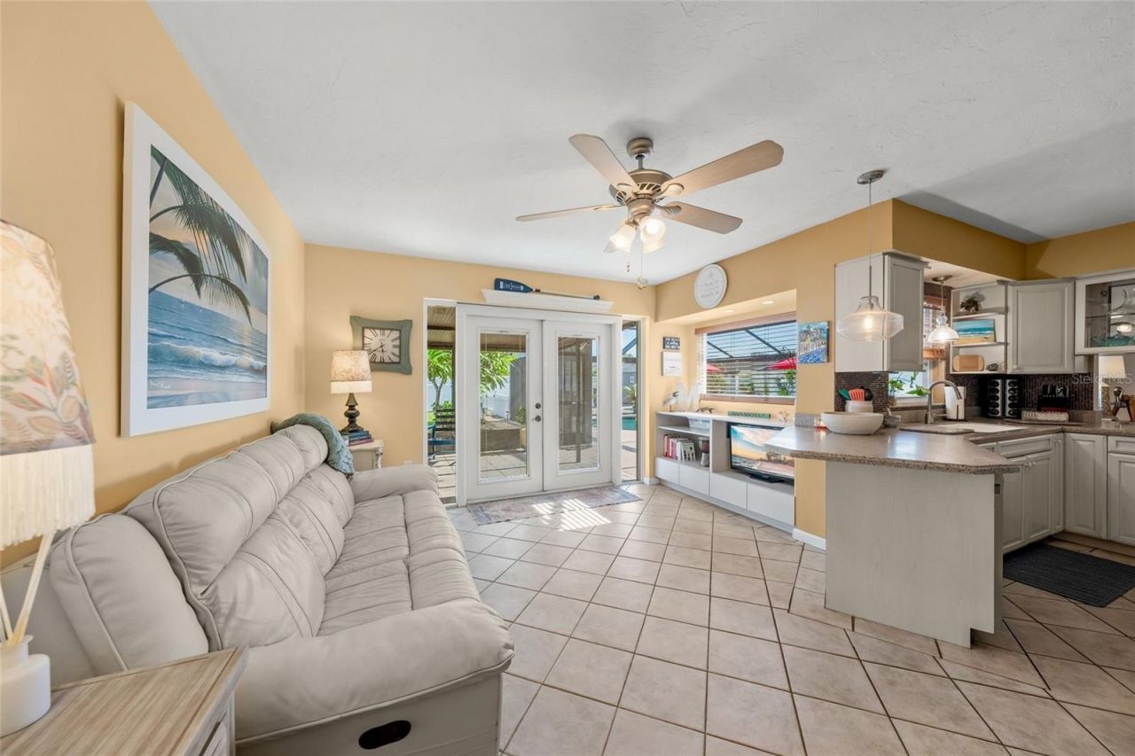 911 Southern Pine Lane, Sarasota, FL 34243 Photo