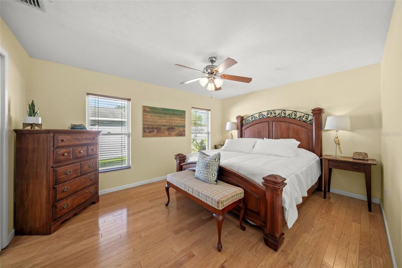 911 Southern Pine Lane, Sarasota, FL 34243 Photo