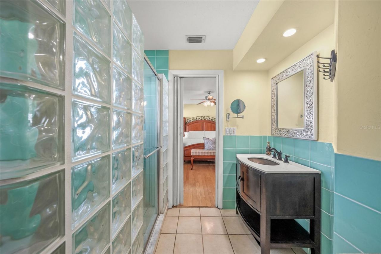 911 Southern Pine Lane, Sarasota, FL 34243 Photo