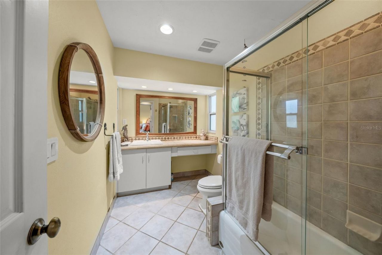 911 Southern Pine Lane, Sarasota, FL 34243 Photo