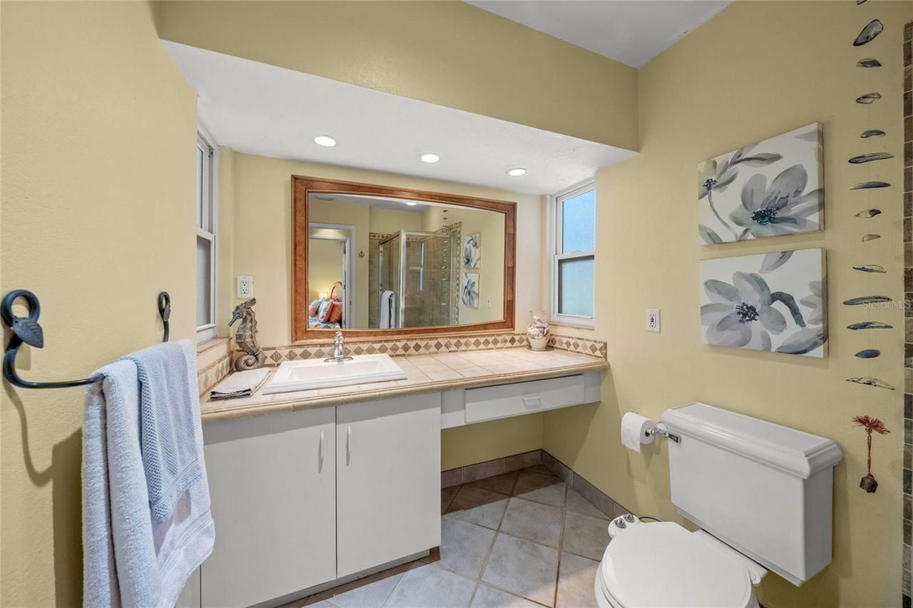 911 Southern Pine Lane, Sarasota, FL 34243 Photo