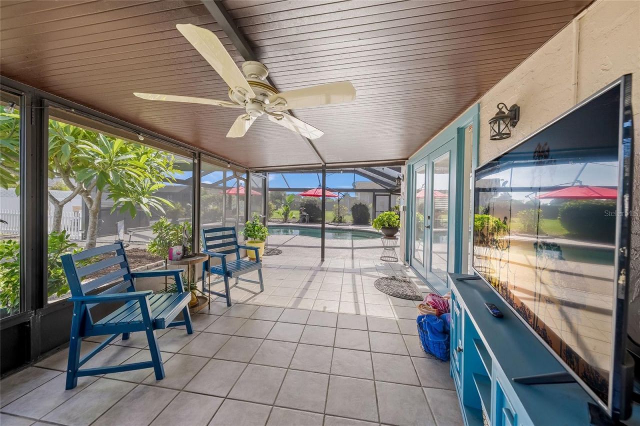 911 Southern Pine Lane, Sarasota, FL 34243 Photo
