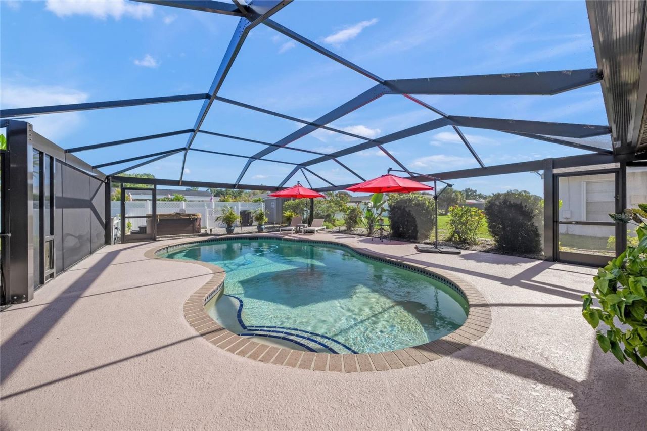 911 Southern Pine Lane, Sarasota, FL 34243 Photo