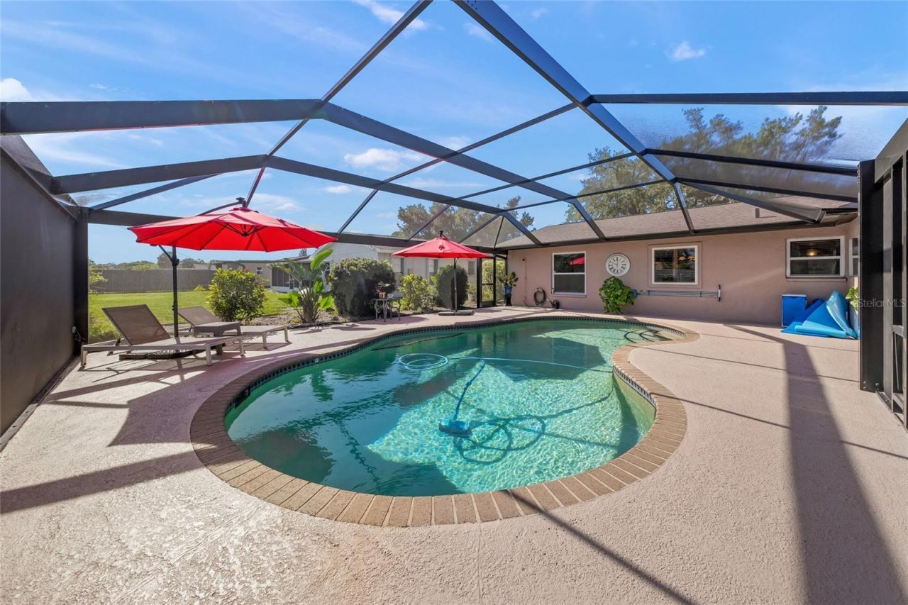 911 Southern Pine Lane, Sarasota, FL 34243 Photo