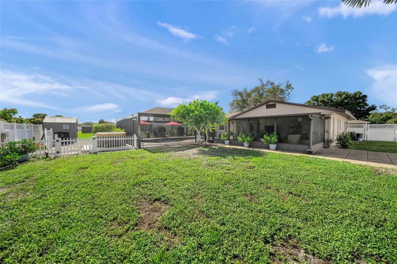 911 Southern Pine Lane, Sarasota, FL 34243 Photo