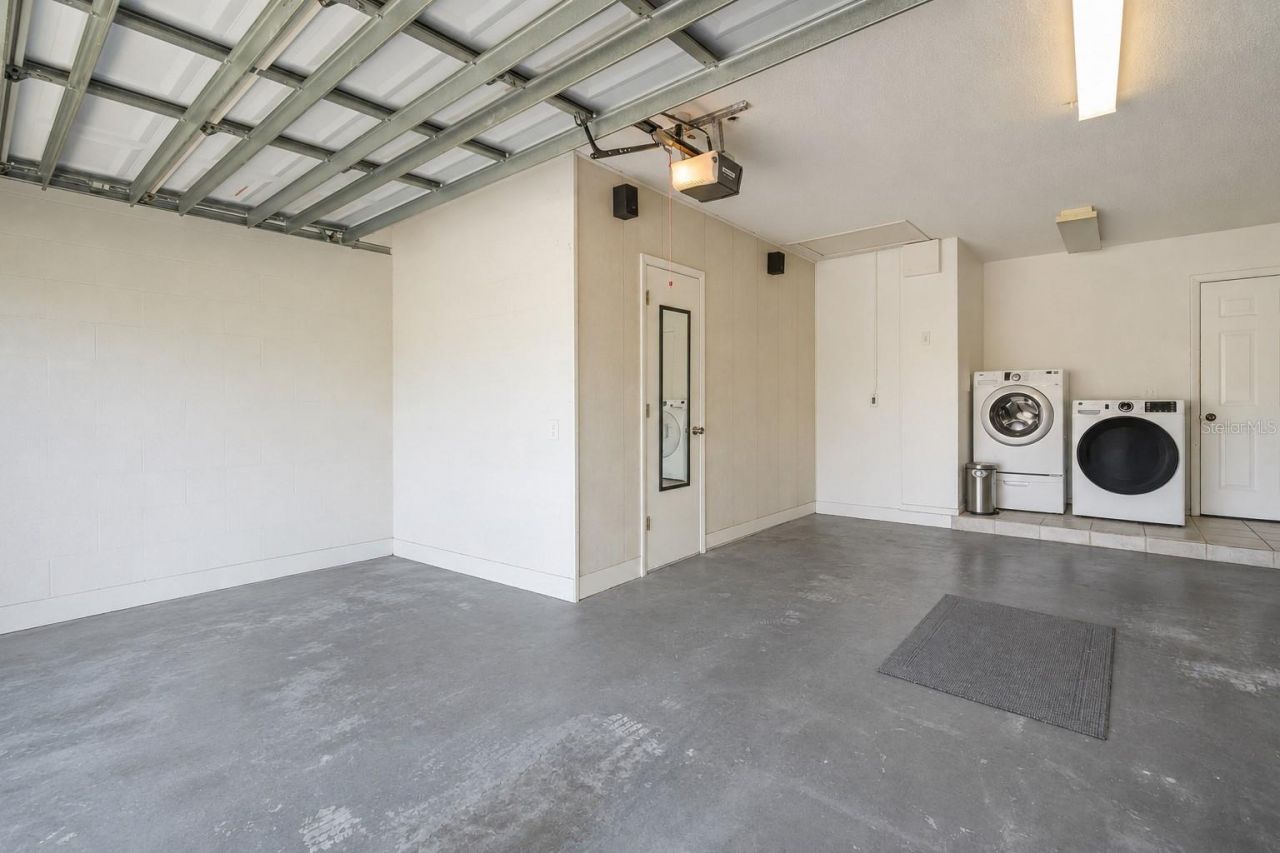 911 Southern Pine Lane, Sarasota, FL 34243 Photo