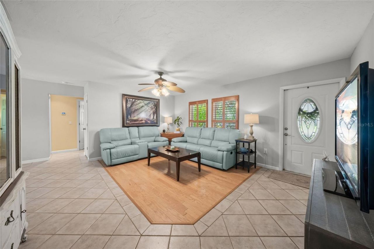 911 Southern Pine Lane, Sarasota, FL 34243 Photo