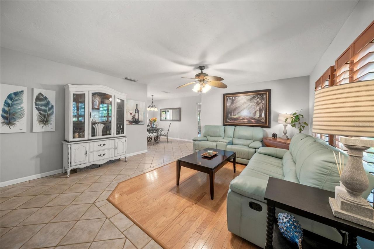 911 Southern Pine Lane, Sarasota, FL 34243 Photo
