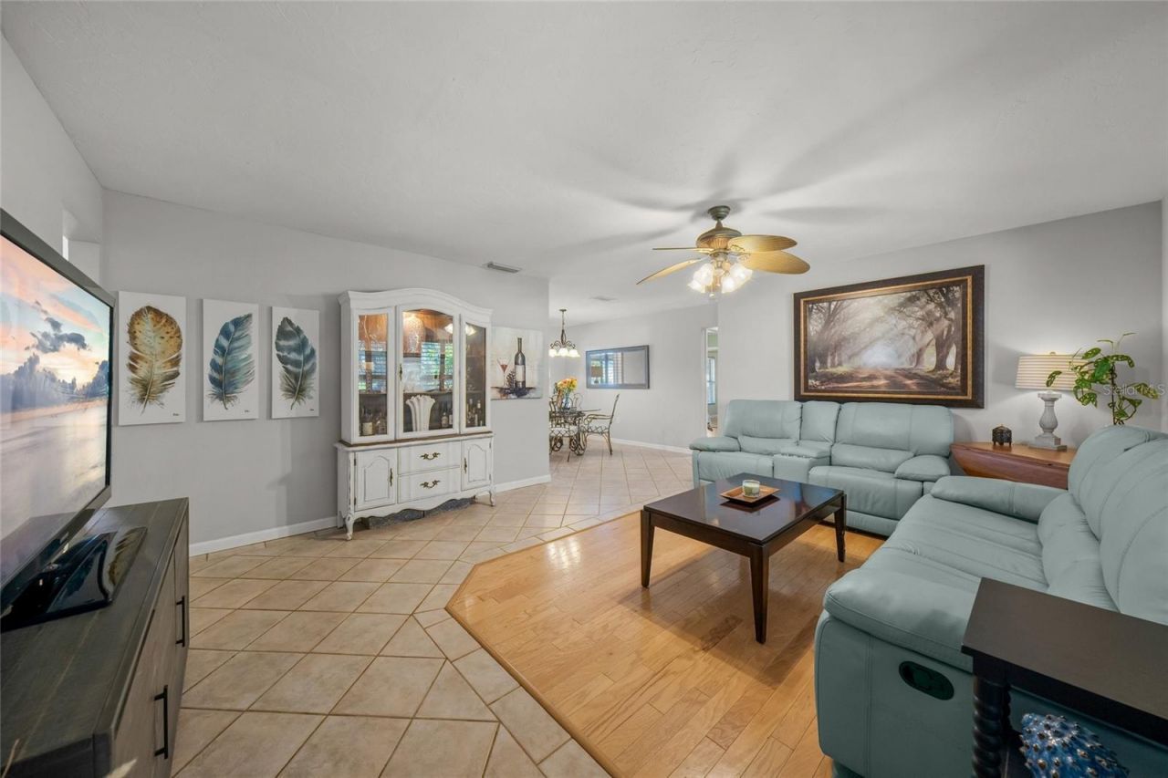 911 Southern Pine Lane, Sarasota, FL 34243 Photo