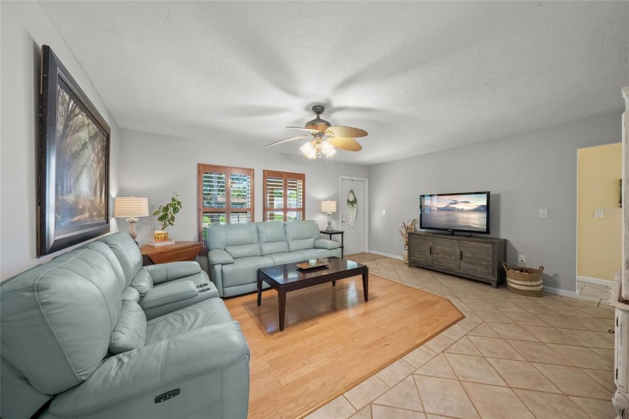 911 Southern Pine Lane, Sarasota, FL 34243 Photo