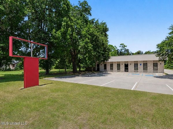 1832 E Pass Road, Gulfport, MS 39507