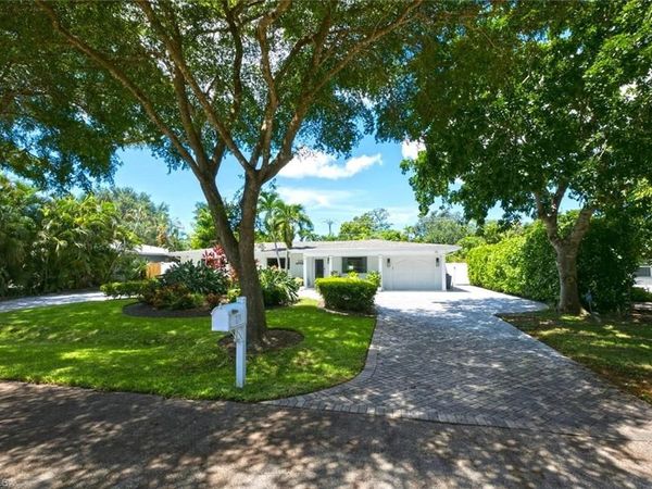 1274 Pine CT , NAPLES, FL 34102