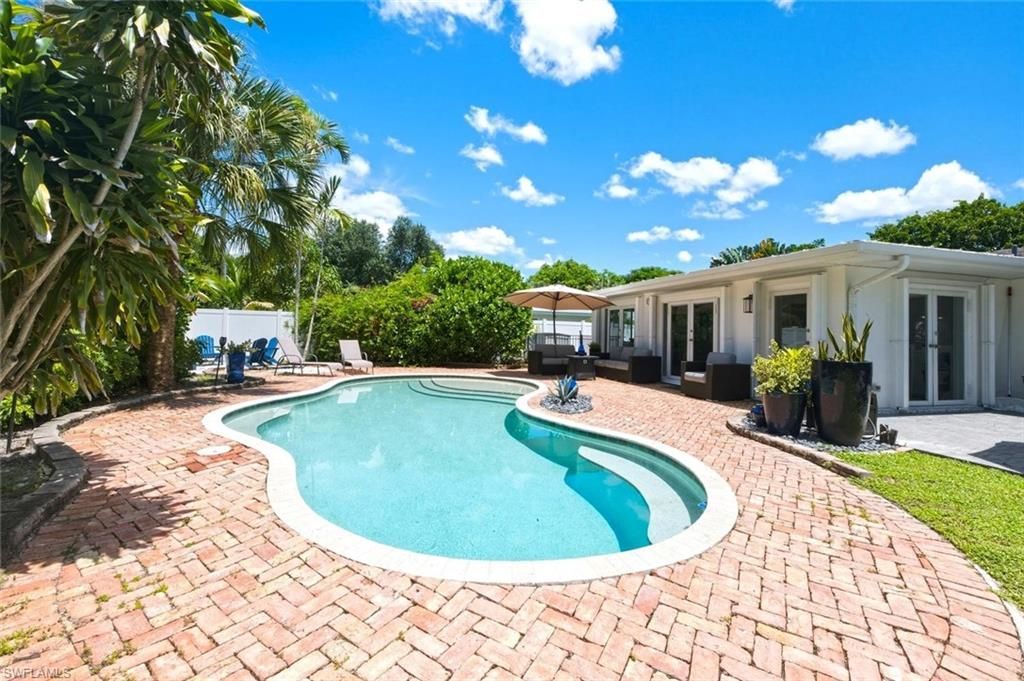 1274 Pine Ct , Naples, FL 34102 Photo