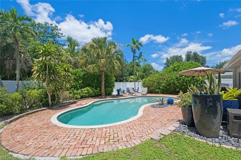 1274 Pine Ct , Naples, FL 34102 Photo