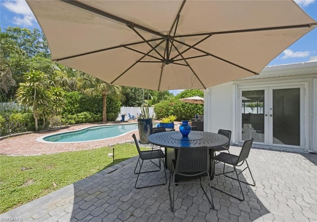 1274 Pine Ct , Naples, FL 34102 Photo