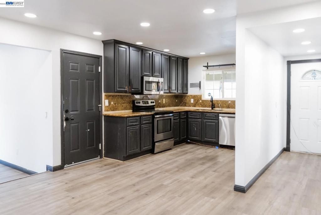 828 Coral Dr, Rodeo, CA 94572 Main Photo