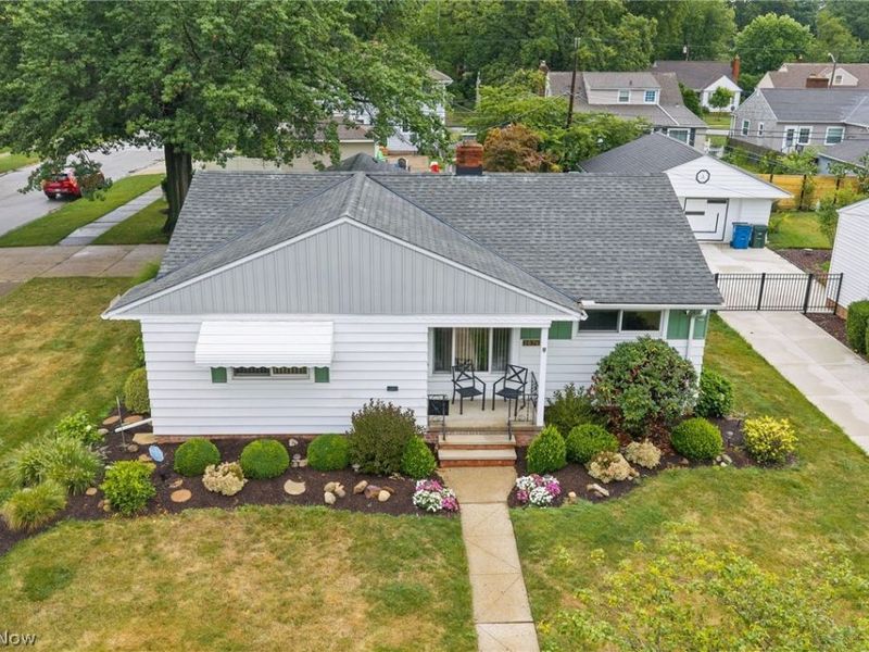 26742 Henry Road, Bay Village, OH 44140 Photo 2