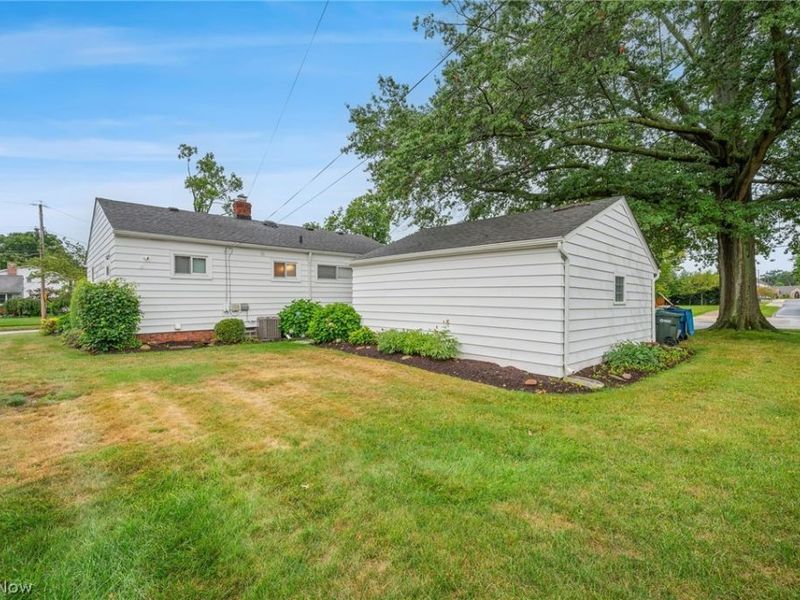 26742 Henry Road, Bay Village, OH 44140 Photo 4