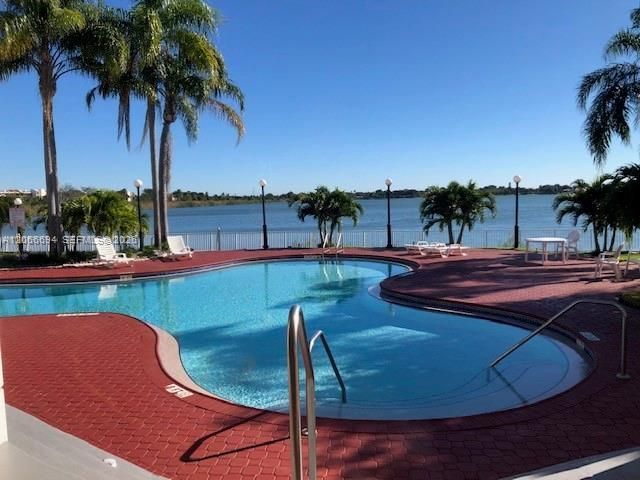 2880 N Oakland Forest Dr, Unit 313, Oakland Park, FL 33309 Photo