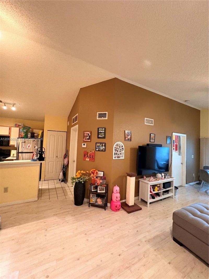 2880 N Oakland Forest Dr, Unit 313, Oakland Park, FL 33309 Photo