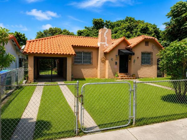 2347 SW 2nd St , Miami, FL 33135
