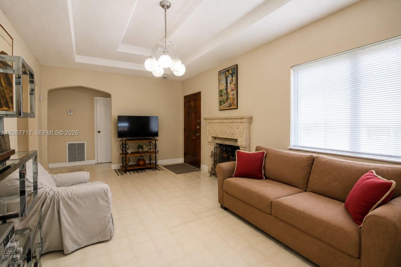 2347 SW 2nd St, Miami, FL 33135 Photo