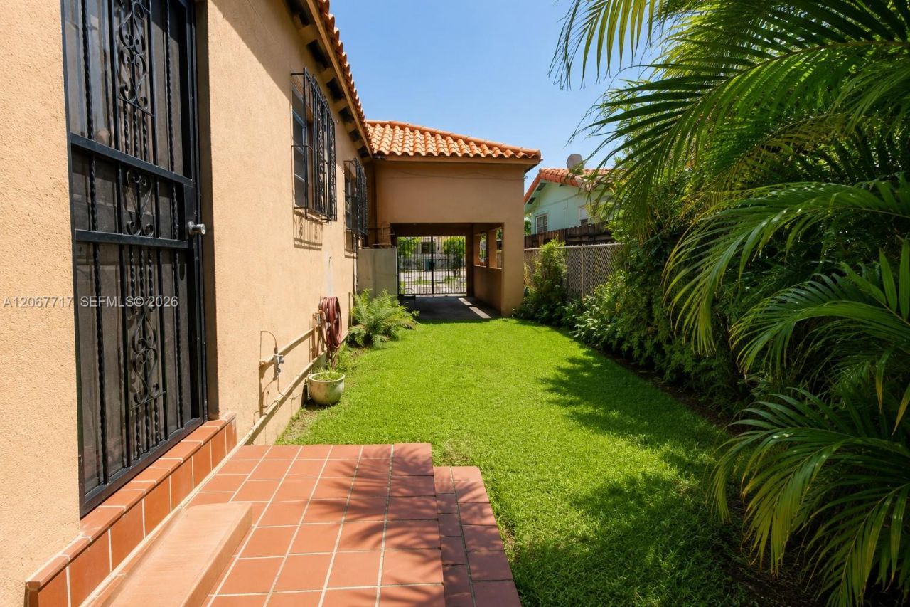 2347 SW 2nd St, Miami, FL 33135 Photo