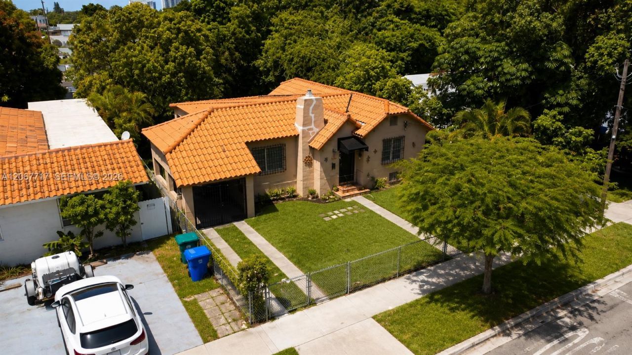 2347 SW 2nd St, Miami, FL 33135 Photo
