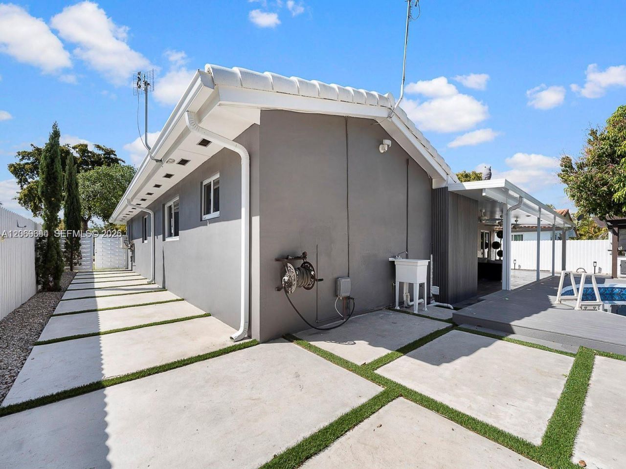 6951 S Miami Lakeway S, Miami Lakes, FL 33014 Photo