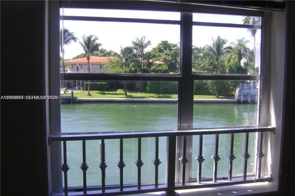 4812 Pine Tree Dr, Unit 201, Miami Beach, FL 33140 Photo