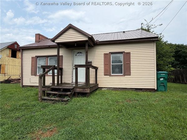 128 Taylor Street, Hurricane, WV 25526