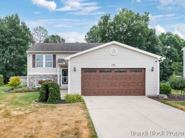 11662 Barnsley Road SE, Lowell, MI 49331