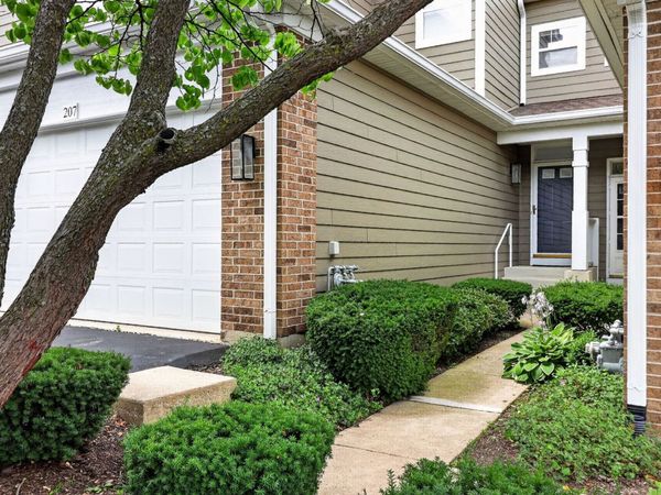 207 Tanglewood Drive , Glen Ellyn, IL 60137