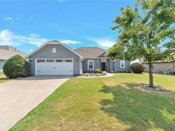 4001 Ridgeton Street , Springdale, AR 72764