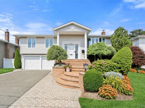 3105 Clubhouse Road , Merrick, NY 11566